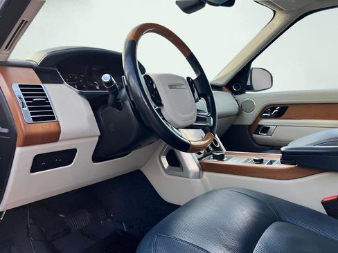 Used 2019 Land Rover Range Rover HSE image 2