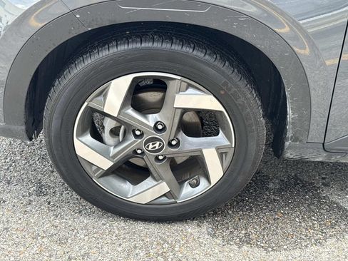 Used 2025 Hyundai Venue SEL FWD image 5