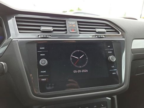 Used 2024 Volkswagen Tiguan SE w/ Panoramic Sunroof Package AWD/4WD image 14
