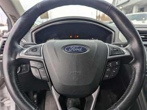 Used 2017 Ford Fusion SE image 23