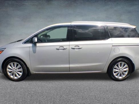 Used 2018 Kia Sedona EX image 11