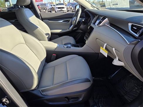 New 2025 INFINITI QX50 Luxe image 21