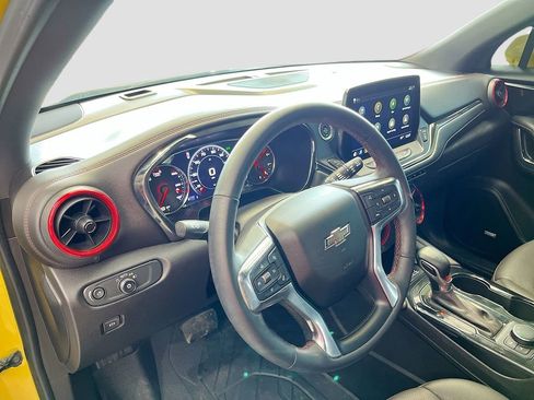 Used 2024 Chevrolet Blazer RS w/ Enhanced Convenience Package FWD image 9