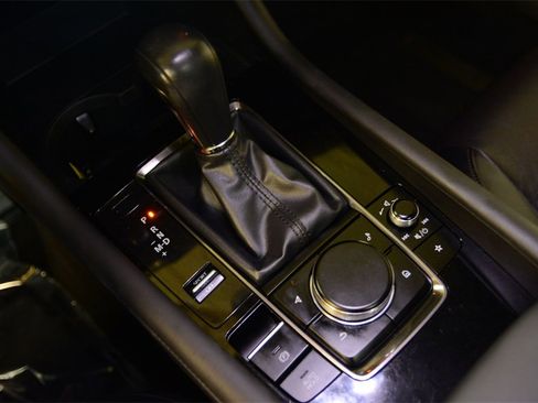 Used 2020 MAZDA MAZDA3 Hatchback w/ Premium Package image 28