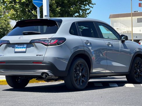 Used 2024 Honda HR-V Sport image 9