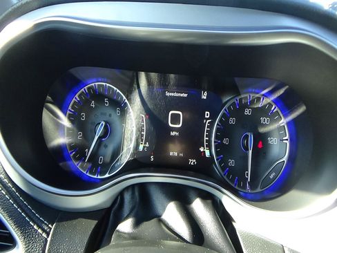 Used 2026 Chrysler Pacifica Limited FWD image 24