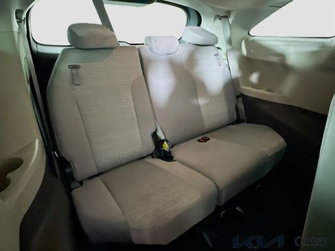 Used 2023 Toyota Sienna LE FWD image 24