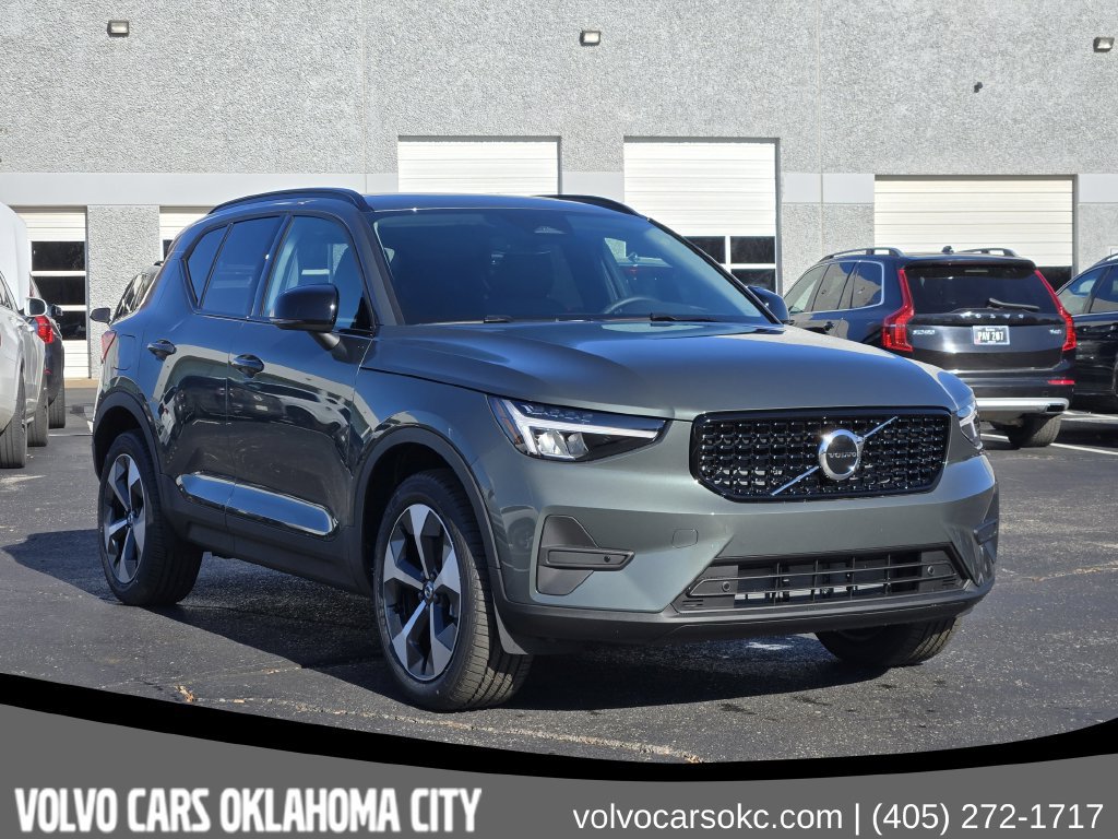 Used 2026 Volvo XC40 B4 Core w/ Protection Package Premier FWD image 2