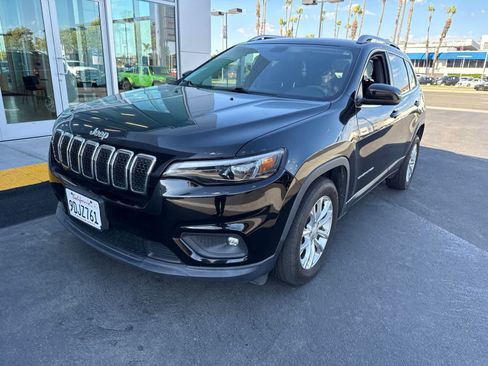 Used 2019 Jeep Cherokee Latitude w/ Popular Appearance Group FWD image 1
