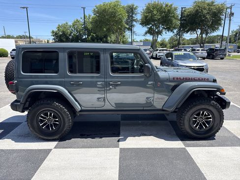 Used 2025 Jeep Wrangler Unlimited Rubicon AWD/4WD image 3