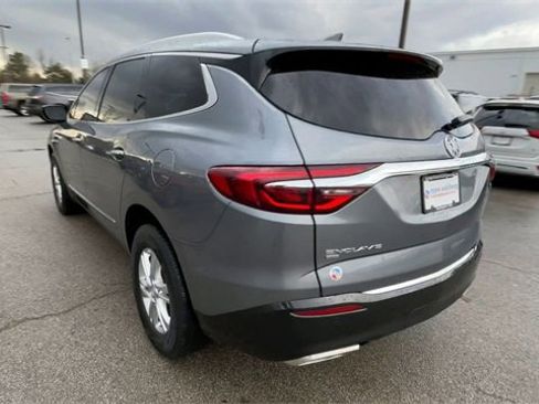 Used 2021 Buick Enclave Essence image 8