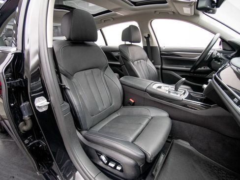 Used 2020 BMW 740i xDrive AWD/4WD image 18