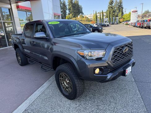 Certified 2021 Toyota Tacoma TRD Off-Road w/ Technology Package AWD/4WD image 10