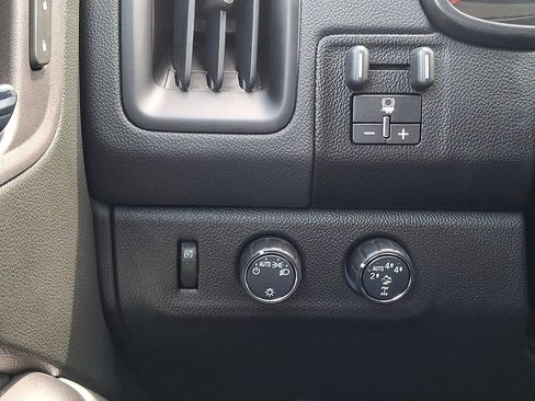 Used 2022 Chevrolet Colorado ZR2 AWD/4WD image 28