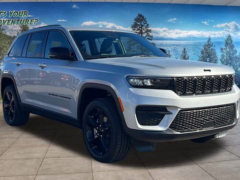 New 2025 Jeep Grand Cherokee Altitude image 3
