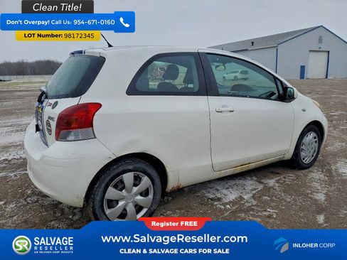 Used 2010 Toyota Yaris 2-Door Hatchback image 4