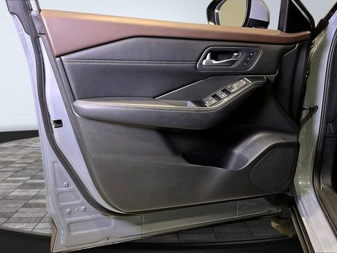 Used 2023 Nissan Rogue SL image 19