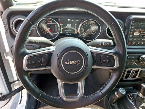 Used 2020 Jeep Gladiator Overland AWD/4WD image 16