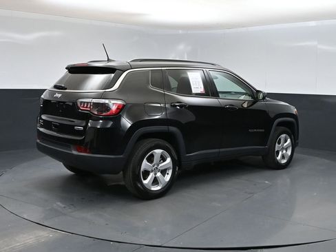 Used 2021 Jeep Compass Latitude w/ Convenience Group AWD/4WD image 2