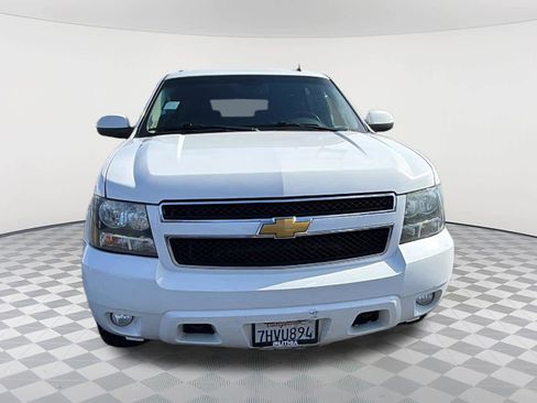 Used 2014 Chevrolet Suburban LT w/ Luxury Package AWD/4WD image 2