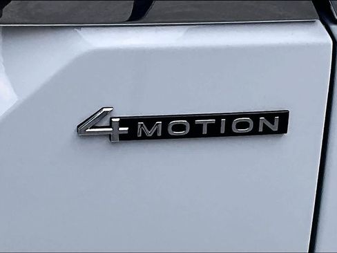Used 2024 Volkswagen Atlas SE AWD/4WD image 10