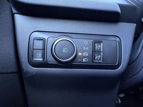 Used 2025 Ford Escape SE w/ PHEV Premium Package image 36