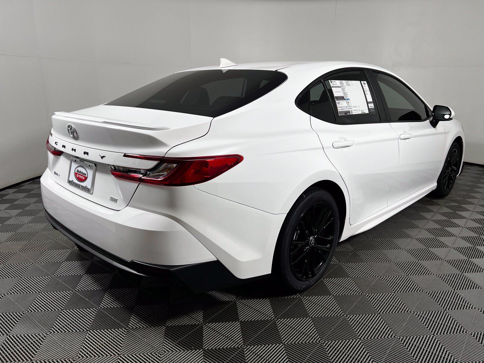 Used 2025 Toyota Camry SE w/ Convenience Package FWD image 5
