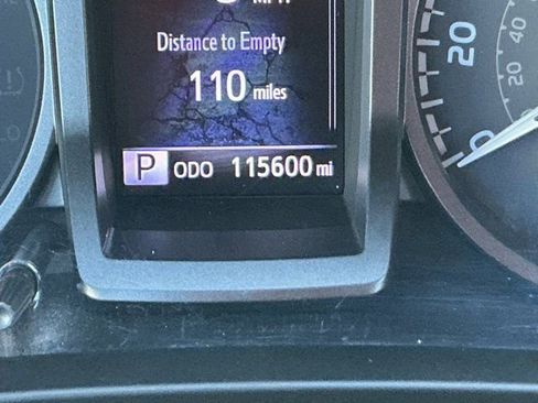 Used 2022 Toyota Tacoma TRD Off-Road w/ Technology Package image 31