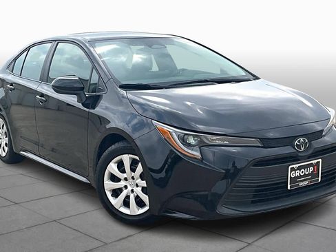 Used 2024 Toyota Corolla LE image 3