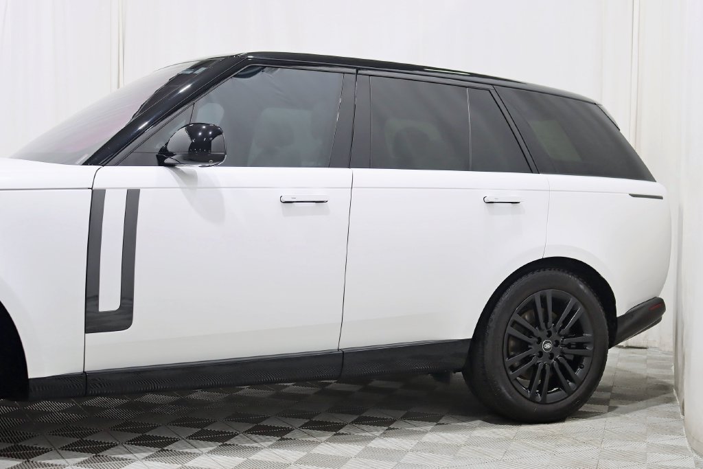 Used 2023 Land Rover Range Rover SE AWD/4WD image 4