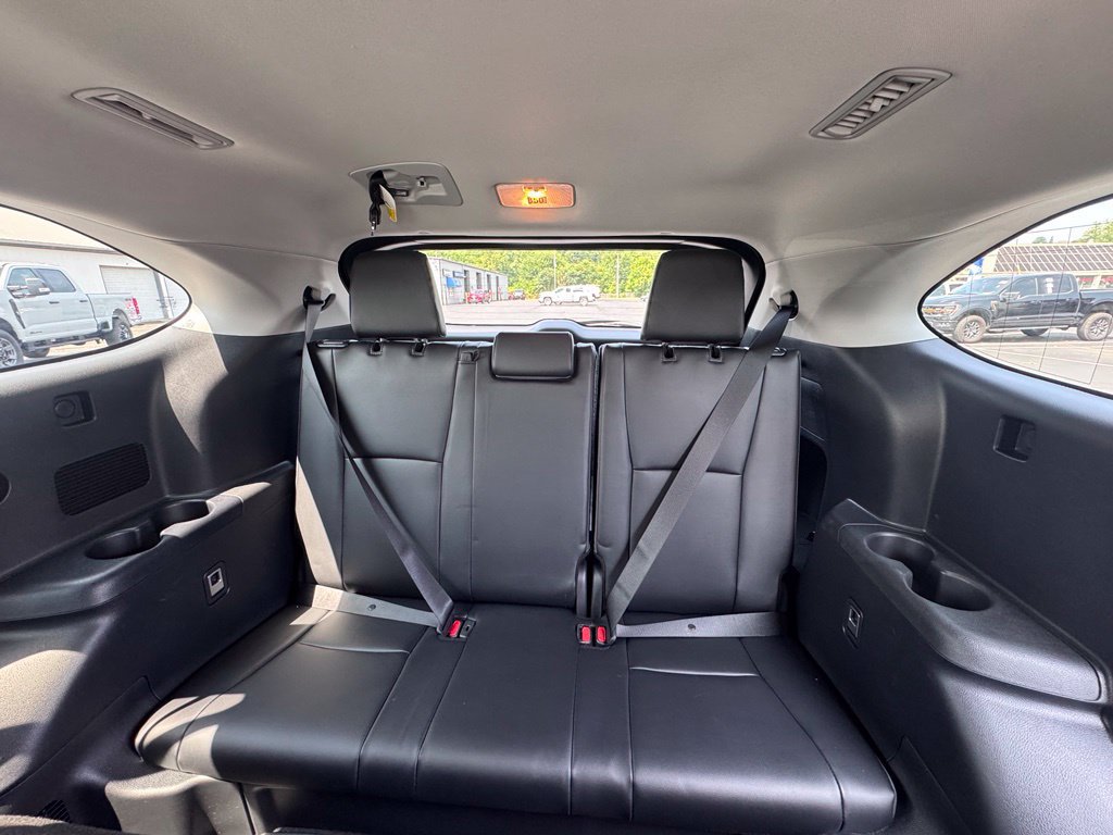 Used 2024 Toyota Highlander XLE AWD/4WD image 20