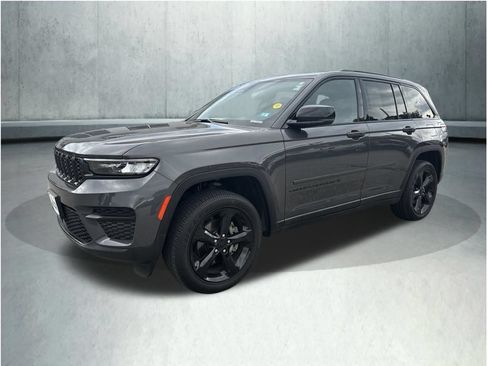 Used 2023 Jeep Grand Cherokee Altitude AWD/4WD image 1
