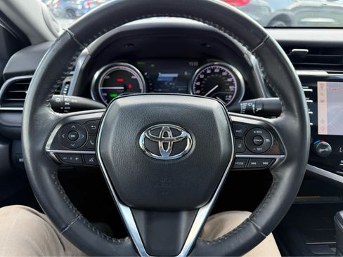 Used 2020 Toyota Camry XLE w/ Sunroof Package FWD image 13