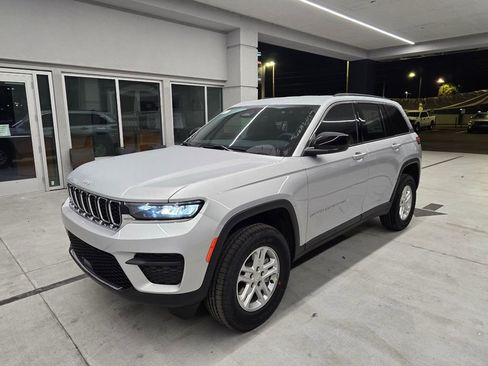 New 2025 Jeep Grand Cherokee Laredo w/ Luxury Tech Group I RWD image 2