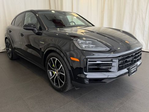 Certified 2025 Porsche Cayenne E-Hybrid Coupe AWD/4WD image 7
