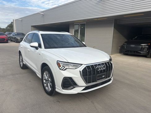 Certified 2025 Audi Q3 2.0T Premium w/ Convenience Package image 3