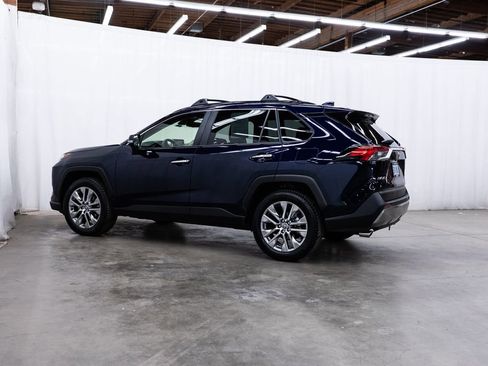 Used 2022 Toyota RAV4 Limited AWD/4WD image 4