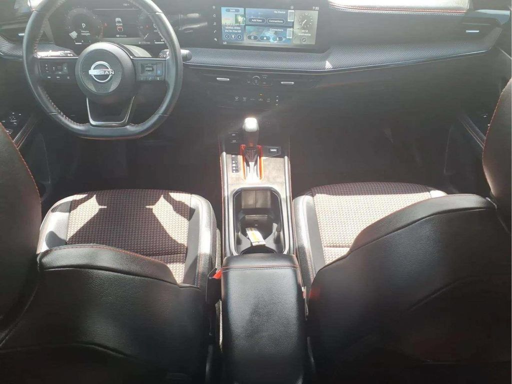 Used 2025 Nissan Kicks SR AWD/4WD image 9