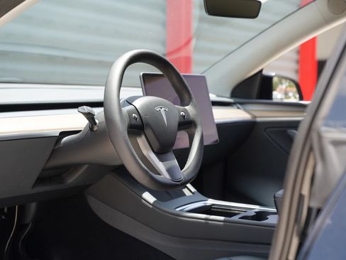 Used 2023 Tesla Model Y Long Range AWD/4WD image 13
