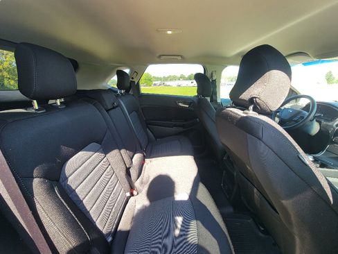 Used 2019 Ford Edge SE FWD image 27