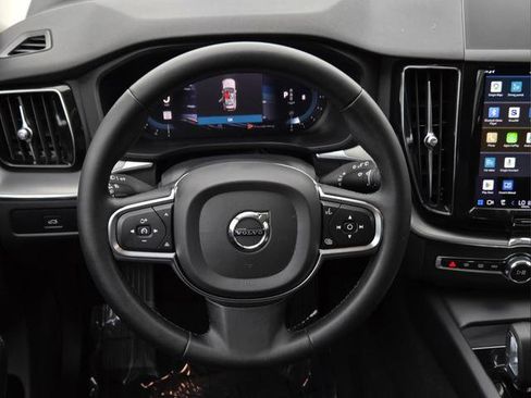 Used 2023 Volvo XC60 B5 Core FWD image 12