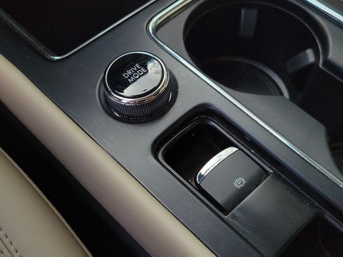 Used 2025 Lincoln Corsair FWD image 8