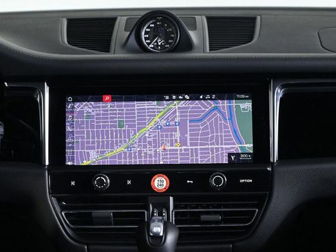 Certified 2026 Porsche Macan AWD/4WD image 15