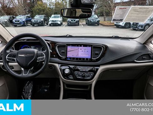 Used 2023 Chrysler Pacifica Limited image 24