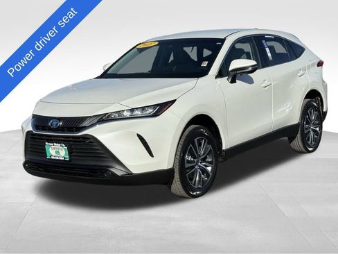 Used 2022 Toyota Venza LE image 4