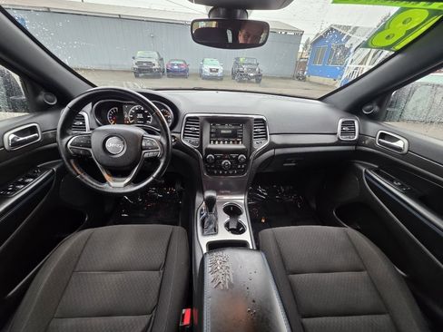Used 2018 Jeep Grand Cherokee Laredo image 13
