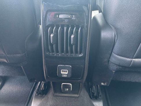 Used 2025 Jeep Compass Latitude AWD/4WD image 19