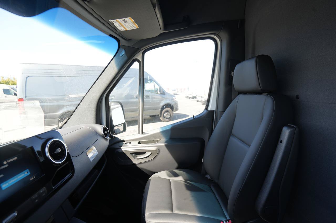 New 2025 Mercedes-Benz eSprinter 170 Cargo image 14