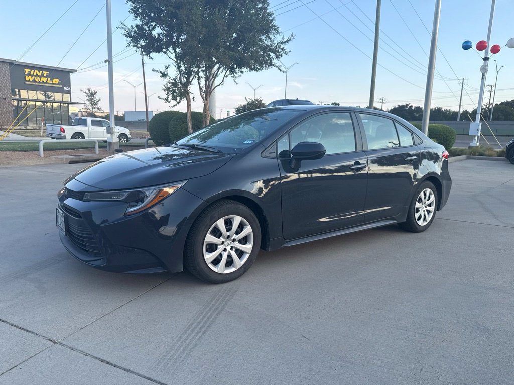 Used 2025 Toyota Corolla LE FWD image 1