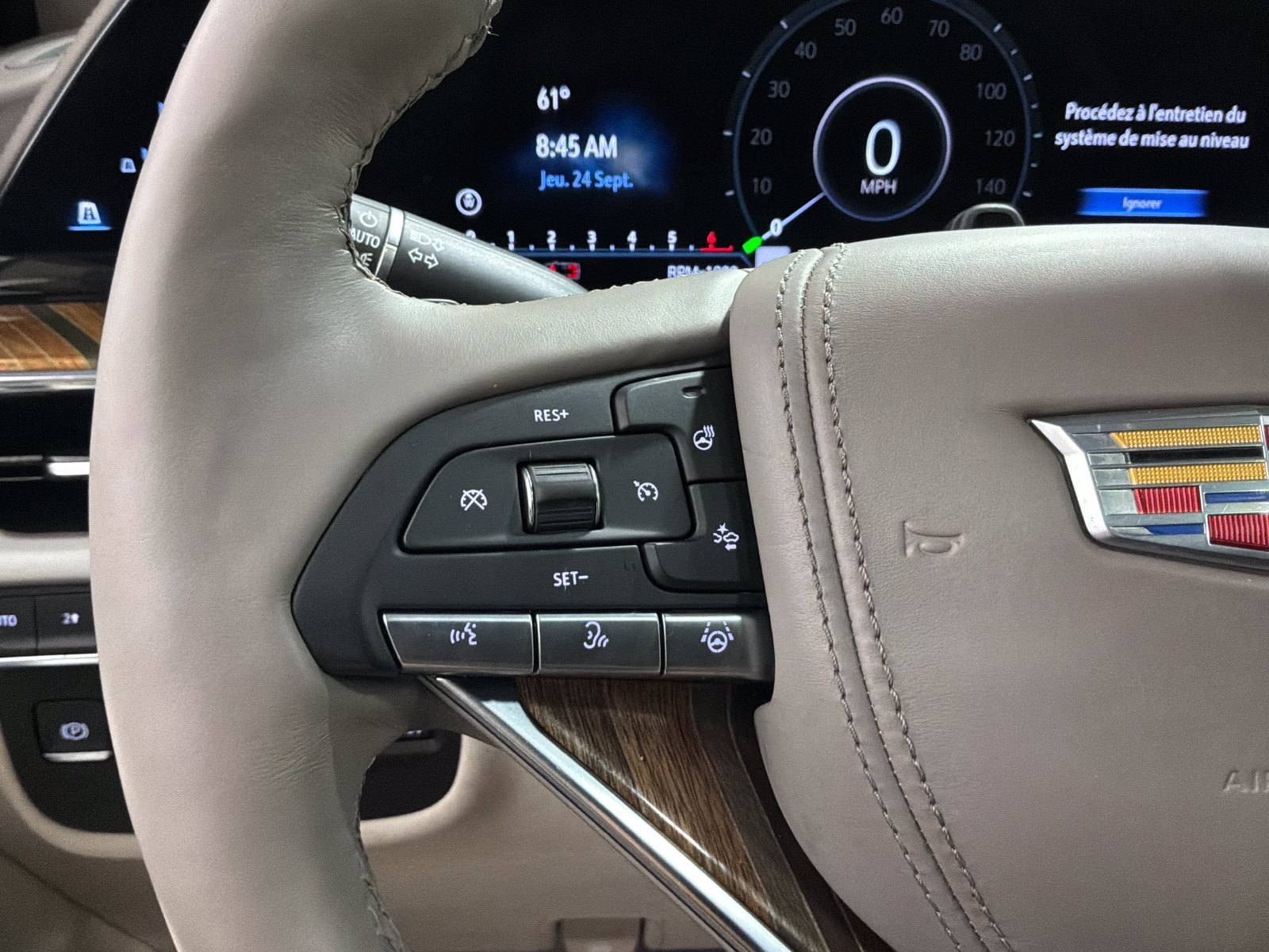 Used 2023 Cadillac Escalade ESV Premium Luxury Platinum AWD/4WD image 15
